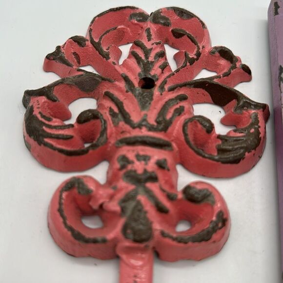 Two Fleur-de-lis Wrought Iron and Wood Wall Hooks - Picture 6 of 7